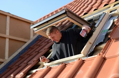 Pose de fenêtres de toit Velux à Escondeaux